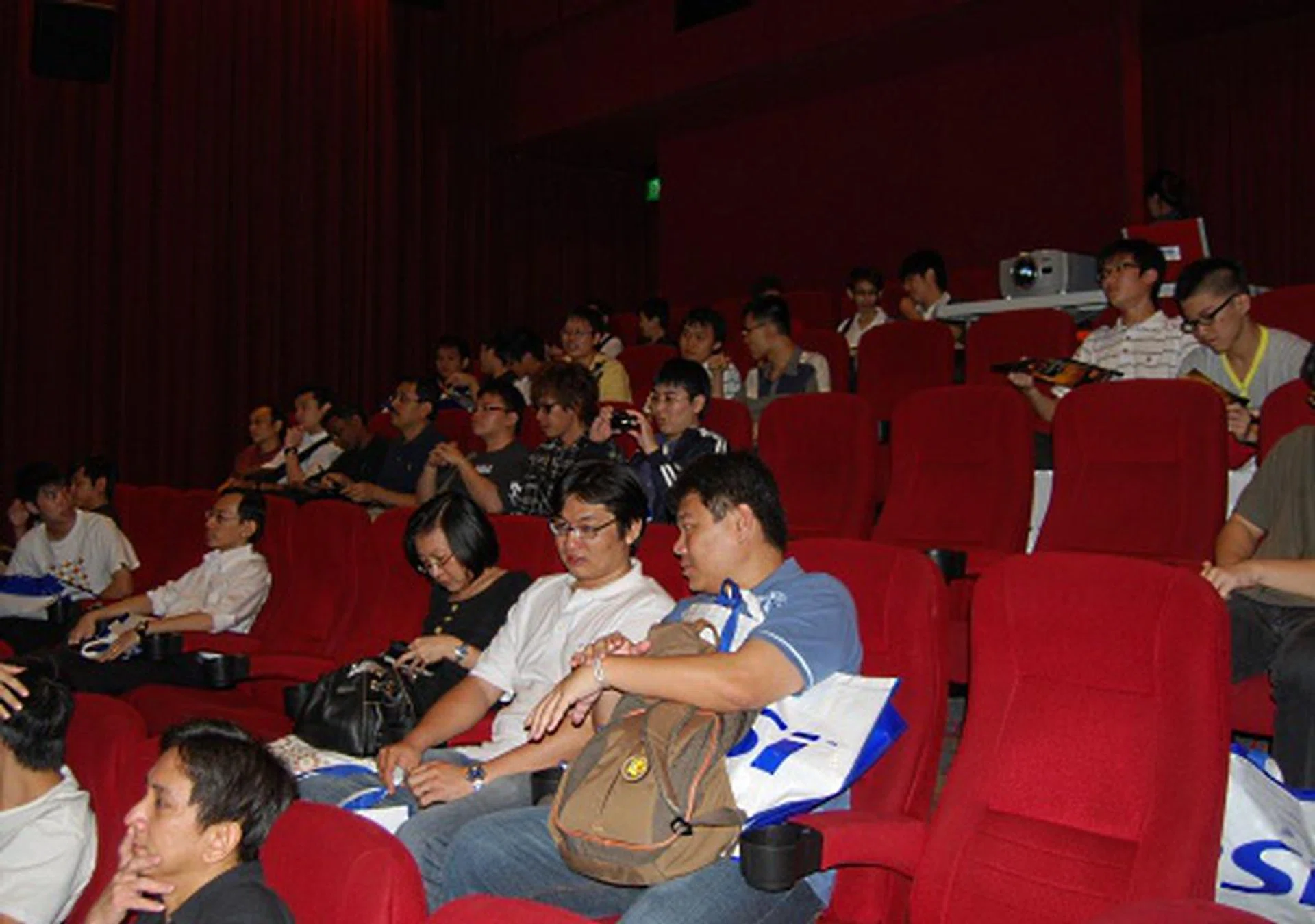 Like the previous P45 launch, MSI's local P55 launch was again held in a cinema, at VivoCity's Golden Village. Attendees were treated to dinner and a movie screening after the presentation. And a chance at winning a P55 motherboard!