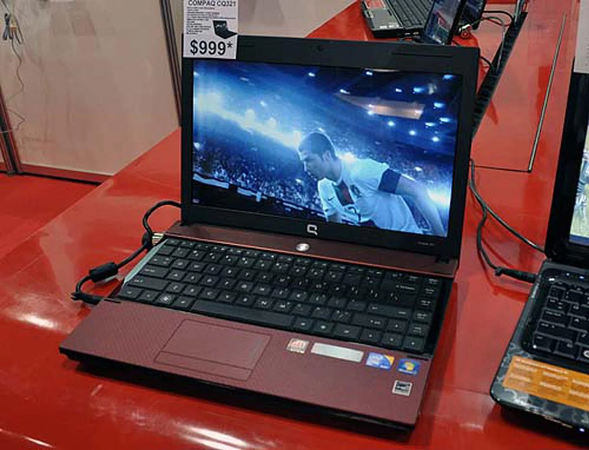 The first cheap deal spotted at the Compaq booth was this $999 14-inch Compaq CQ321 that comes loaded with an Intel Core 2 Duo T6570 (2.1GHz) processor, 2GB RAM, 320GB HDD and an ATI Radeon HD4350 discrete graphics. 