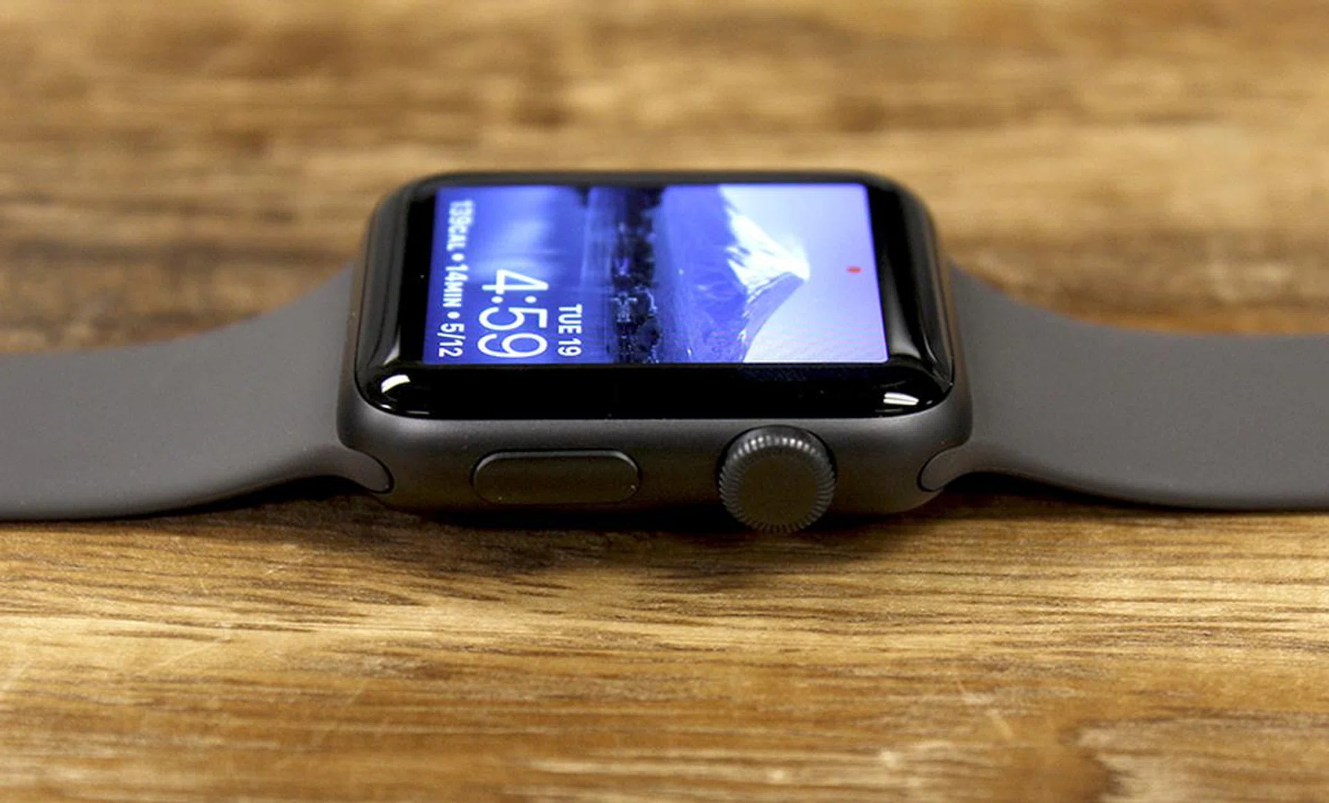 The Digital Crown and side button have been retained and are the only physical inputs for the Apple Watch Series 3.