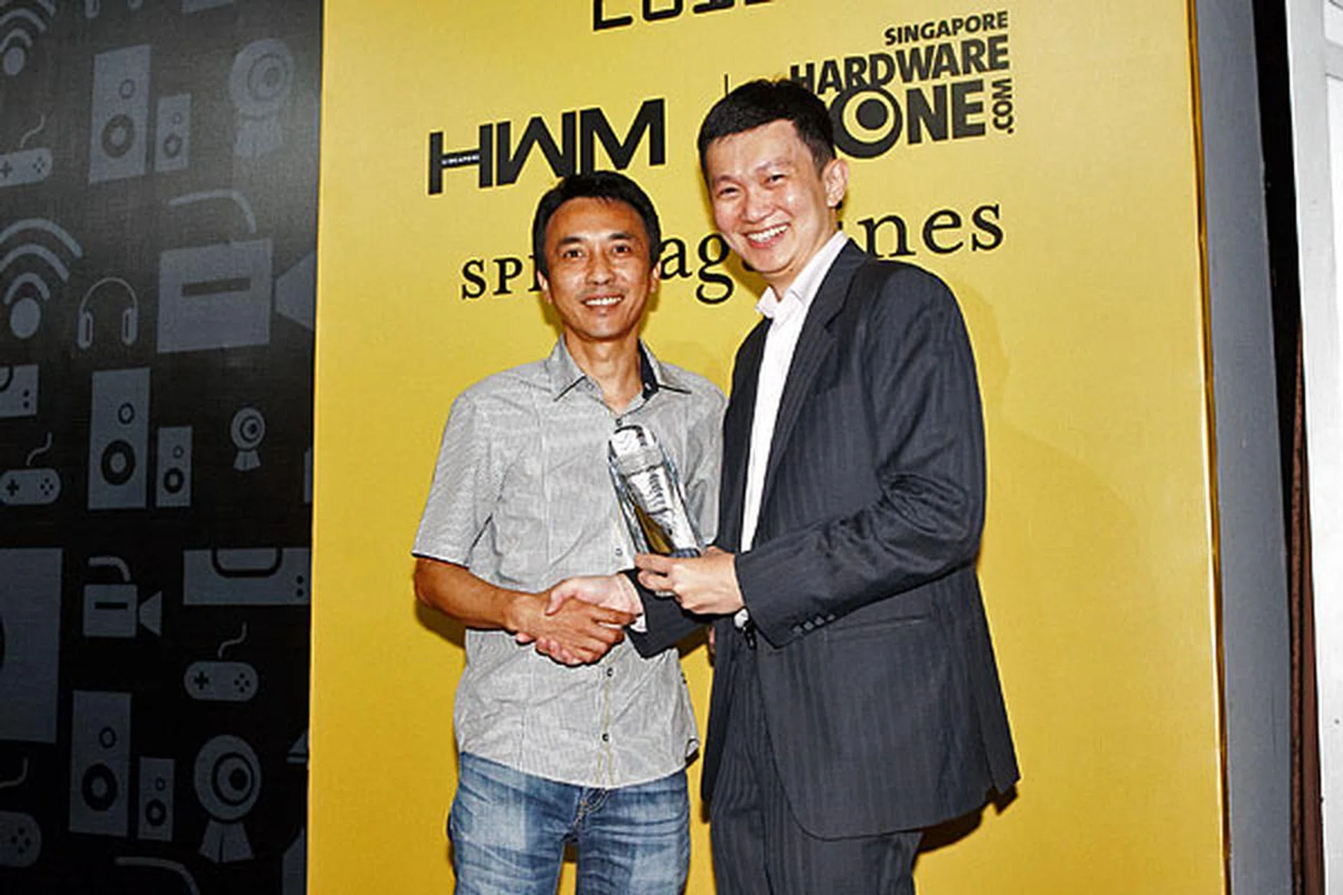Mr. Gary Ong, Managing Director of Fuwell International, accepting the Reader's Choice award for Best PC Components Retailer (Singapore). This is the third year running that Fuwell has won this award.