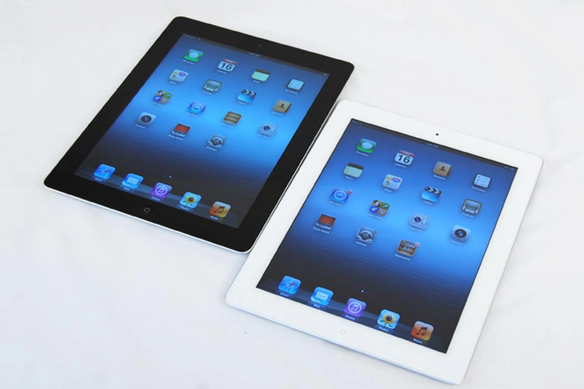 You can't really tell the difference between the new iPad and the iPad 2 looking at it like this, but scroll down and we'll give you an in-depth look at just how different the new display is.
