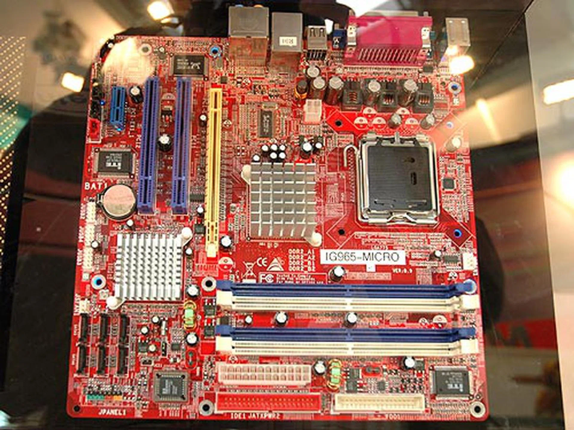 For those who prefer something simpler with integrated graphics, Biostar has a micro-ATX solution based on the G965 chipset too.