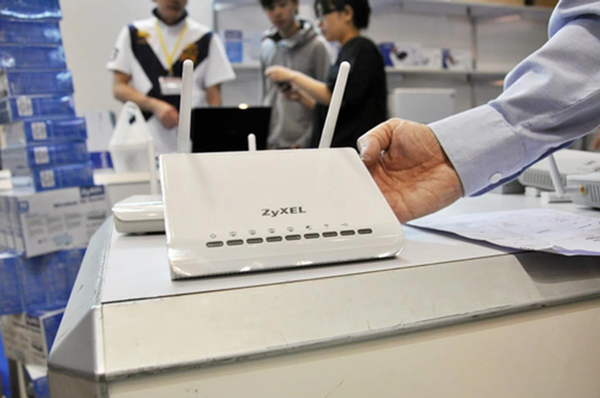 Need a cheap wireless extender that you can use in the office? Grab the ZyXel WAP3205 that's just $99 and features multiple SSID for different access privileges.