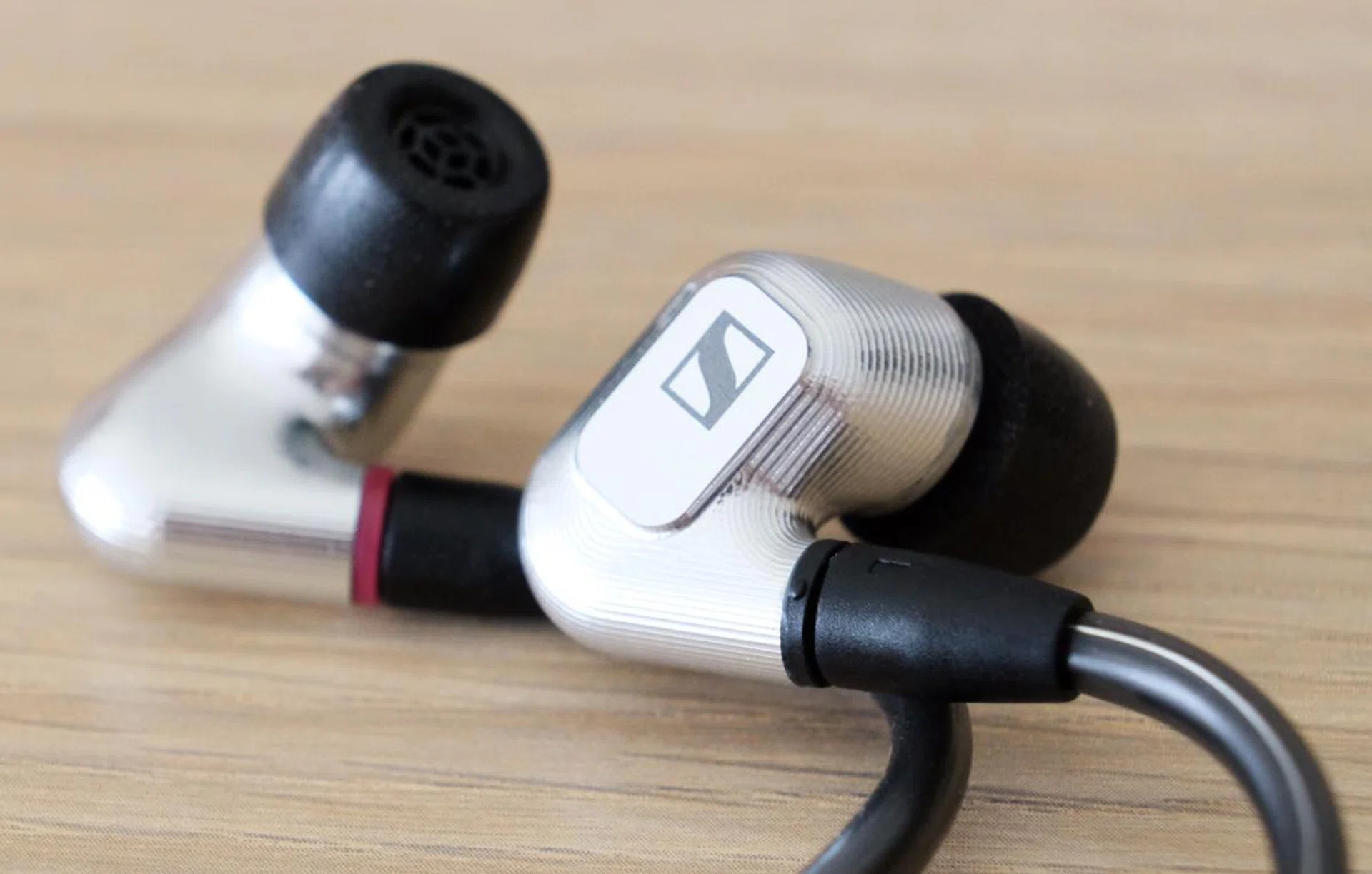 The IE 900 may not be the best-sounding IEMs but as a package, it's very well-thought-out and complete.