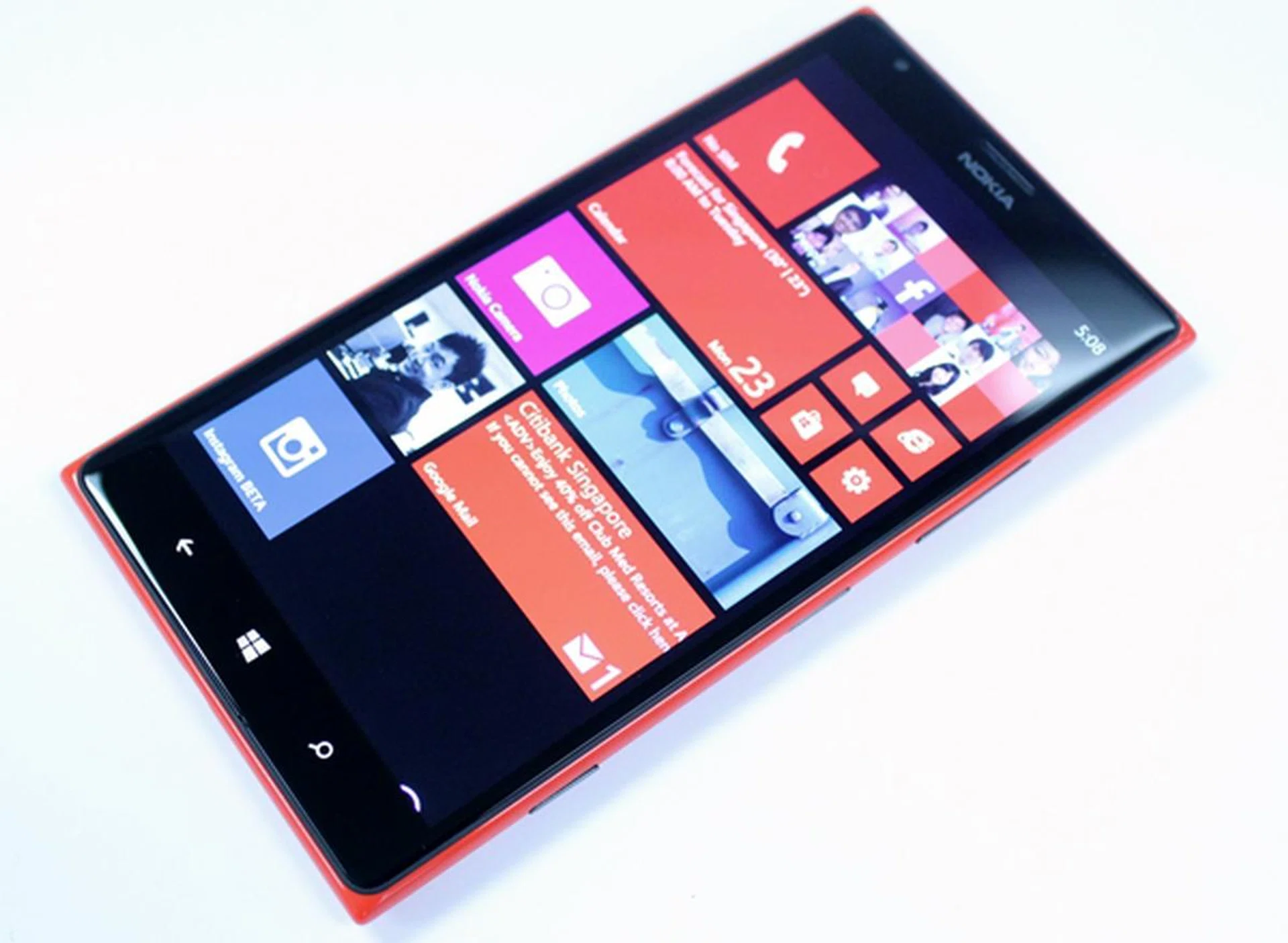 The Nokia Lumia 1520 is the first Windows Phone phablet to hit the market.