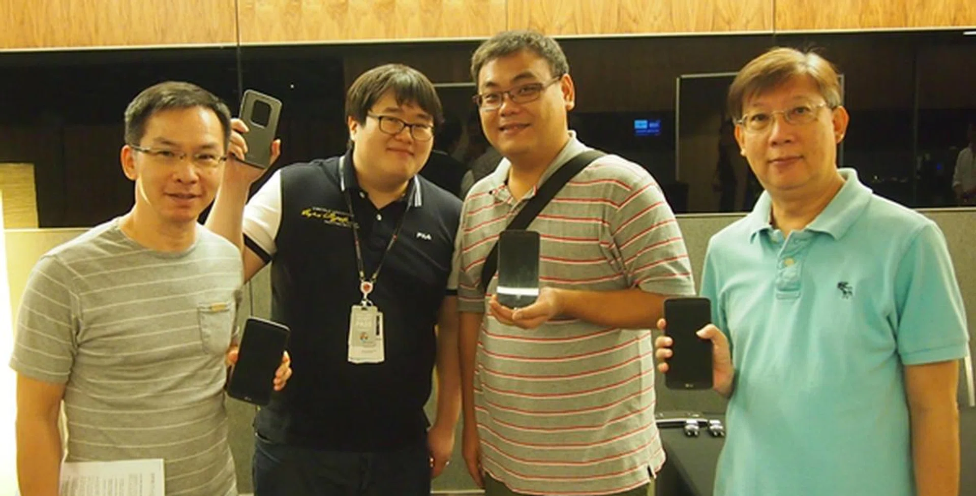 Three attendees were selected by LG to take part in a one-week trial of the G Flex.