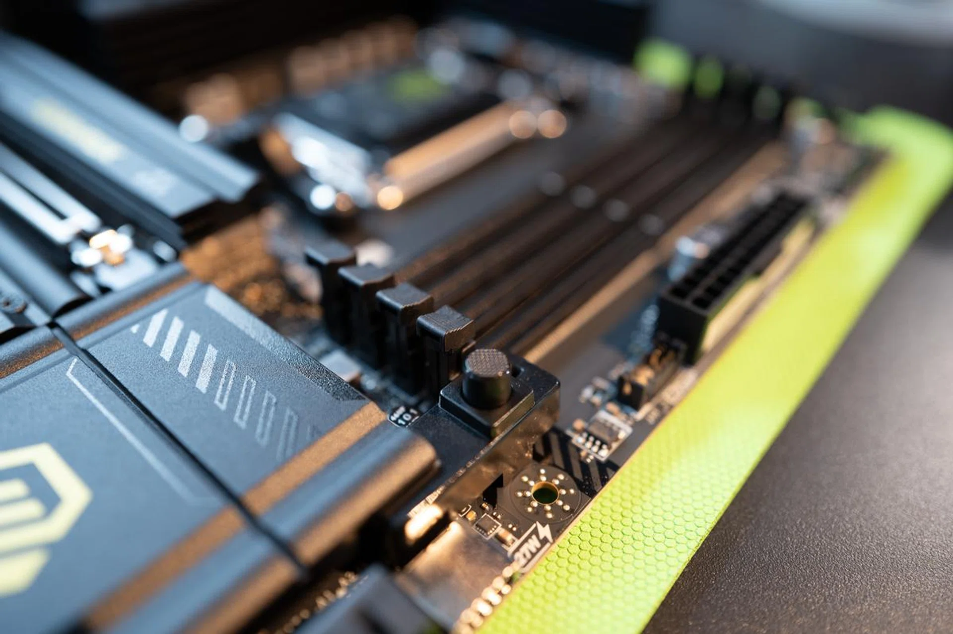 The new PCIe release button makes removing your graphics card a lot less fiddly. Image: HWZ