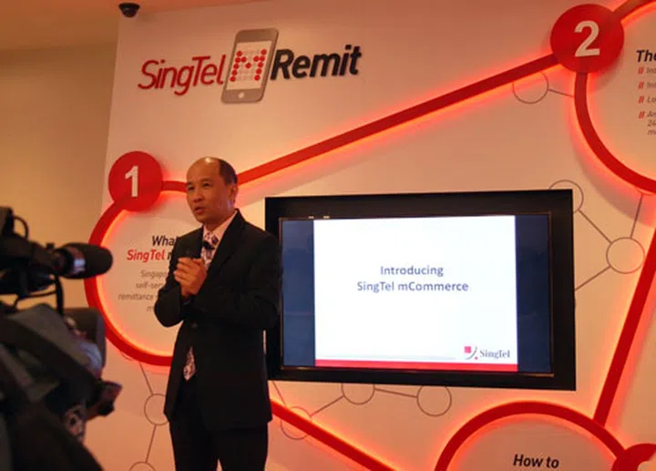 Mr Yuen Kuan Moon, SingTel's CEO Consumer Singapore, giving members of the press an overview of what the mRemit remittance service is all about.
