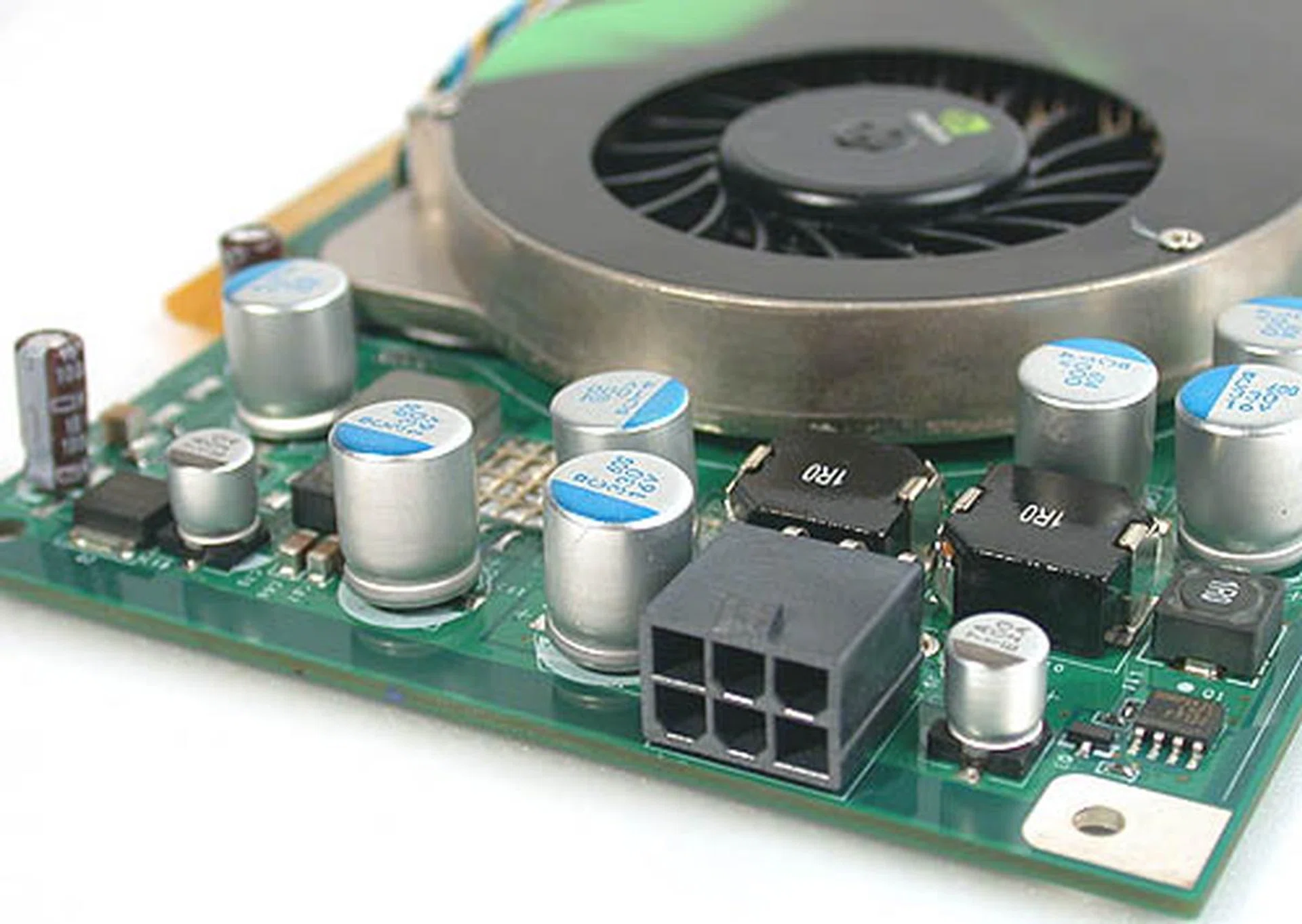 The GTS will require the usual 6-pin Molex power connector though the other cards in the GeForce 8600 and 8500 series will not. A mix of solid and electrolytic capacitors are used, with the majority being solid. 