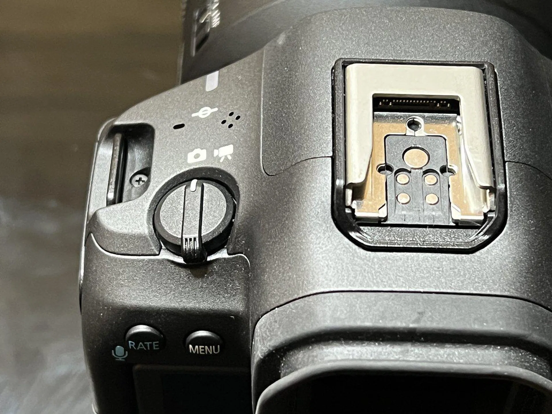 On the top left, there is a dedicated photo/video switch that allows quick switching between the two. This is so handy, you’ll wonder why Canon took so long to make this change.  Photo: HWZ