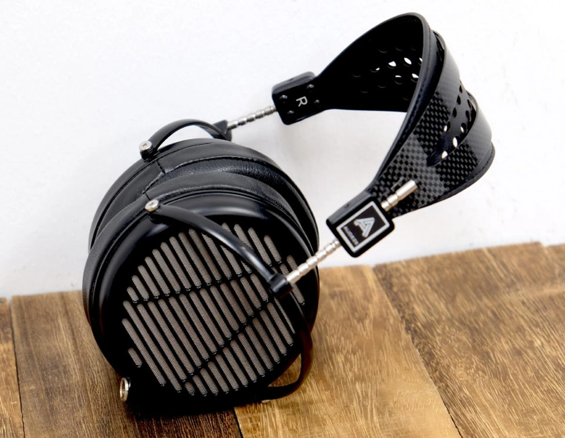 Even though the LCD-MX4 as an uneven treble presentation, it remains to be an alluring listen.