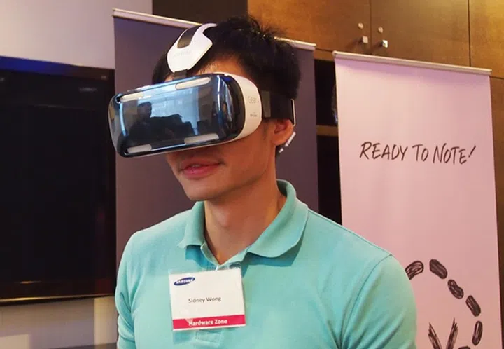 Yes, that's me with the Samsung Gear VR.