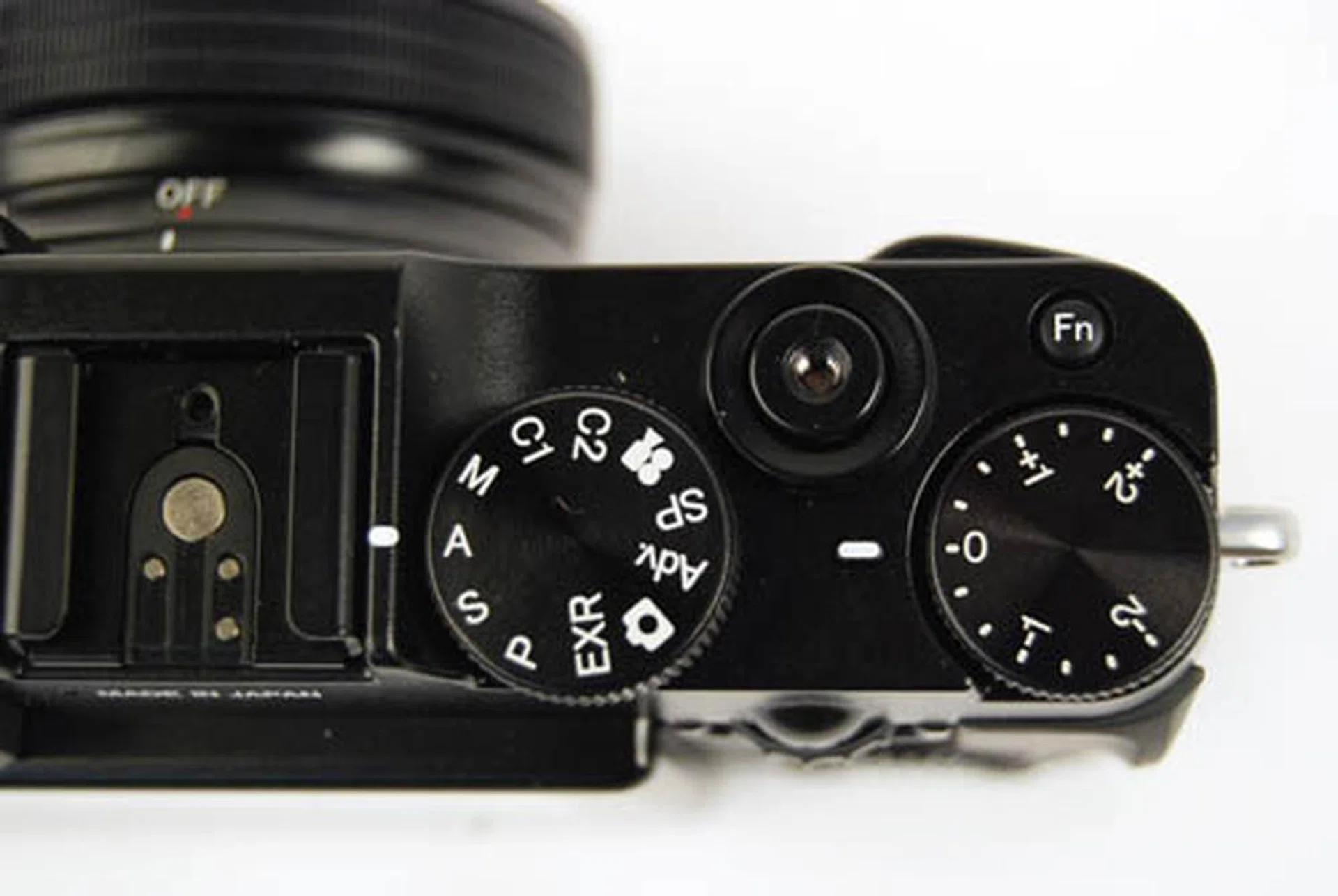 The one Function button is located on the top plate.