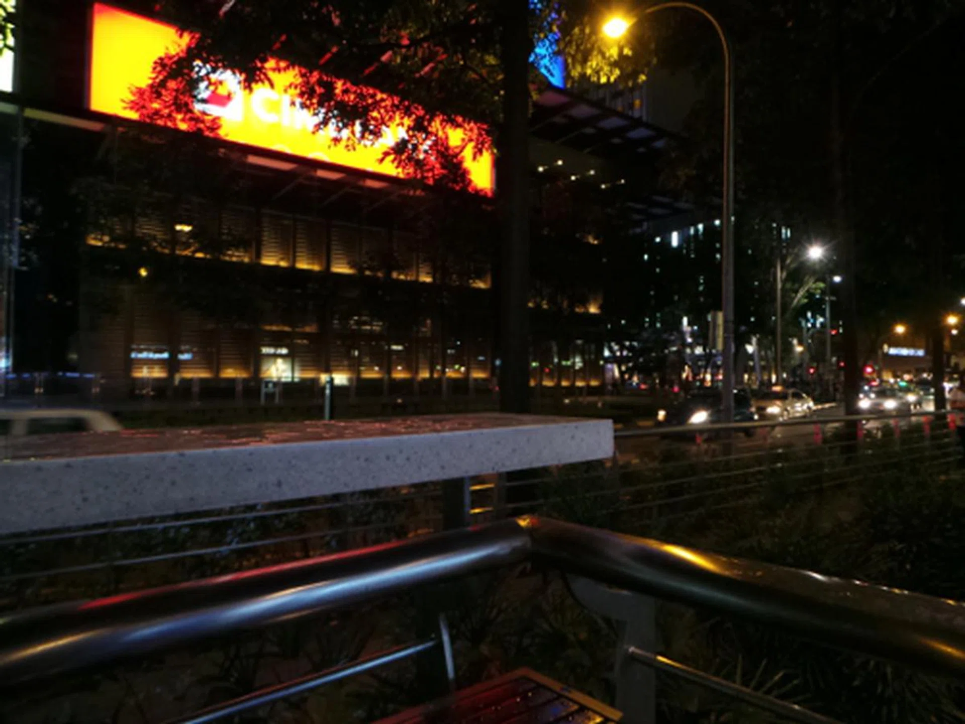 Shot at ISO800, the image looks acceptable at smaller resolutions.