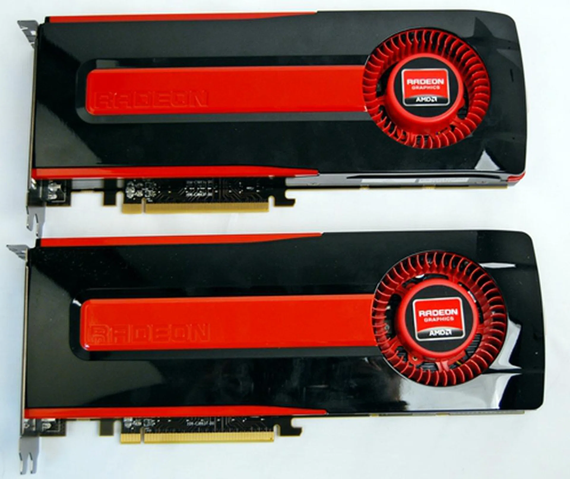 They may look identical (7970 is on top) but their differences are skin-deep. AMD has beaten NVIDIA to launch their first 28nm GPUs and garner another first-of-sorts by introducing components that are PCIe Gen 3.0 compliant.