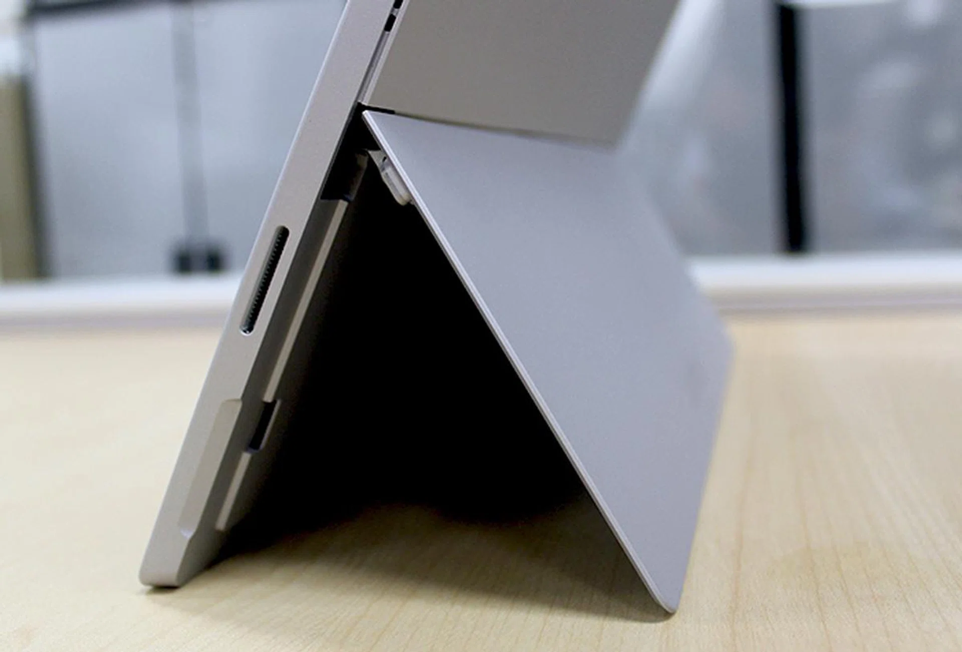 Despite having no fixed positions, the new friction hinge allows the kickstand to be placed at any angle you want. Check the video above which gives you a good idea of how flexible, yet resistive enough the kickstand is when applying light pressure against the screen.