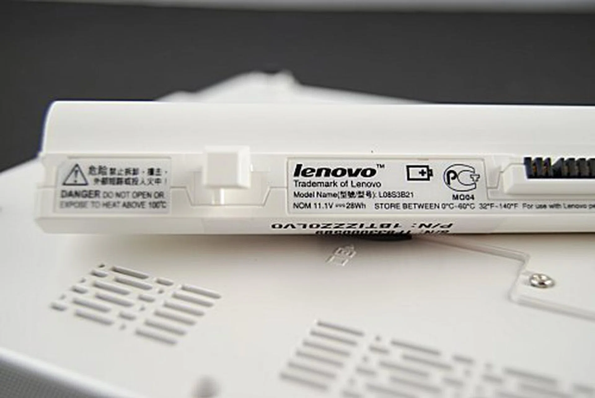 The 3-Cell 11.1V battery that powers the netbook. A 6-cell option will be available in the near future.