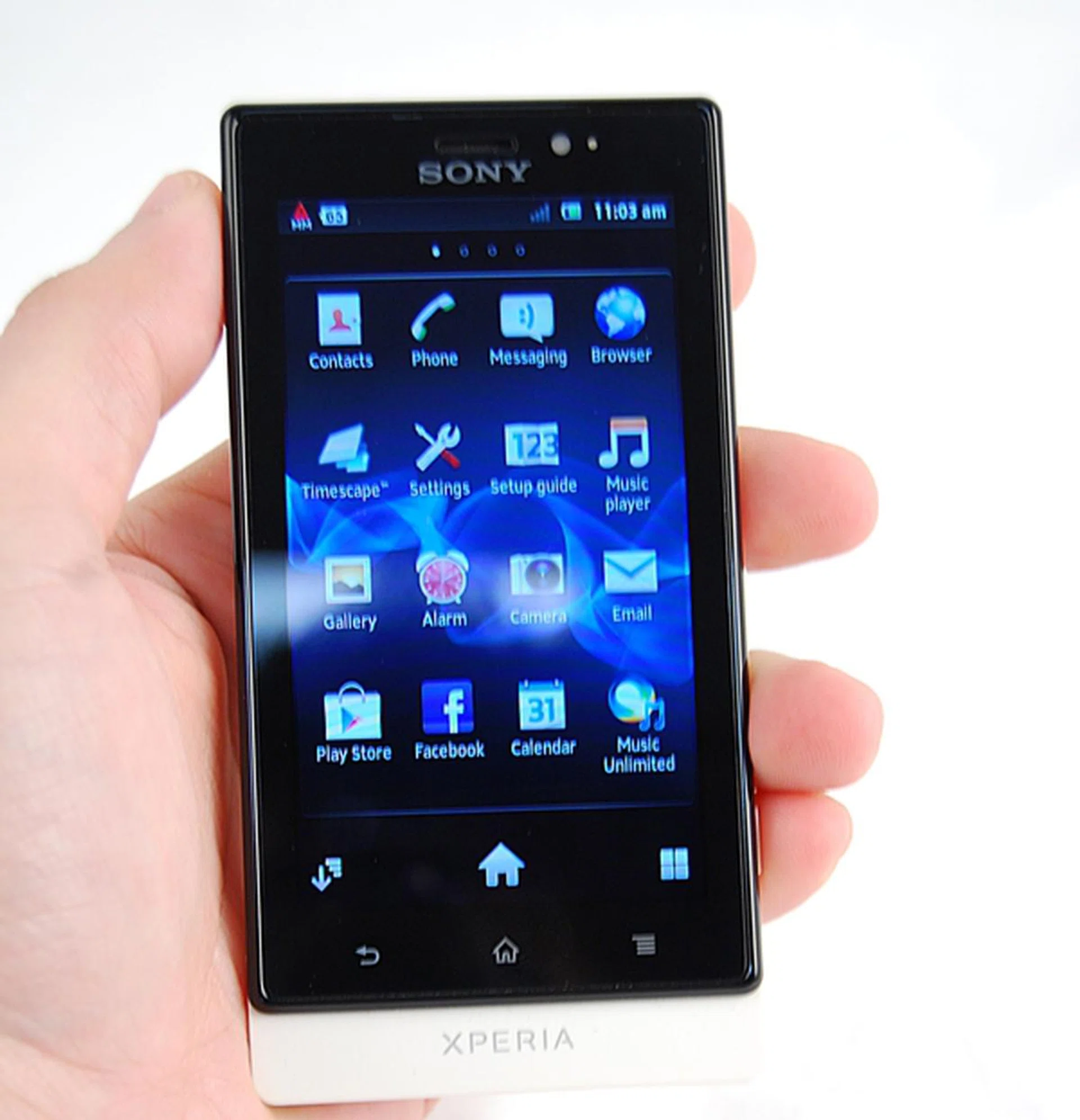 We liked how the Sony Xperia Sola feels in the hands. Its design is well-built yet remains lightweight and compact.