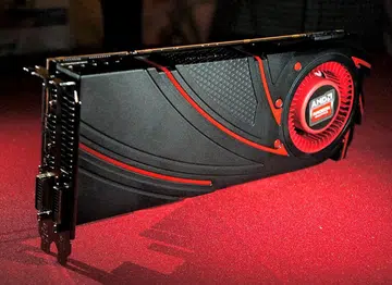 Here she is in all its glory, the heir to the "Tahiti" based Radeon HD 7970, This graphics card will boast the "Hawaii" based R9 290X GPU and is just as large as any other top-tier discrete graphics card.