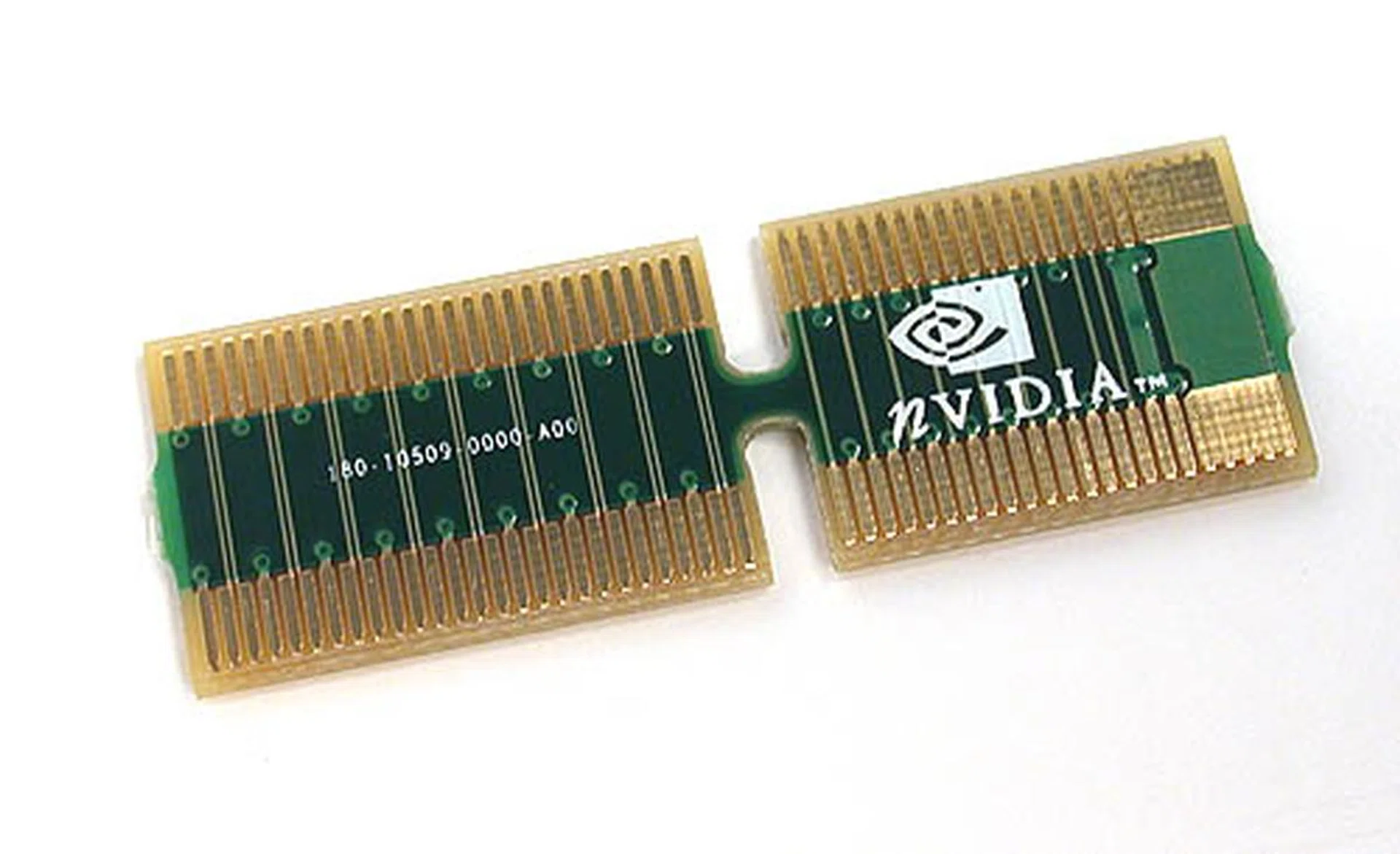 This fragile looking bridge is all that's holding two boards together and making the GeForce 7950 GX2 a possibility.