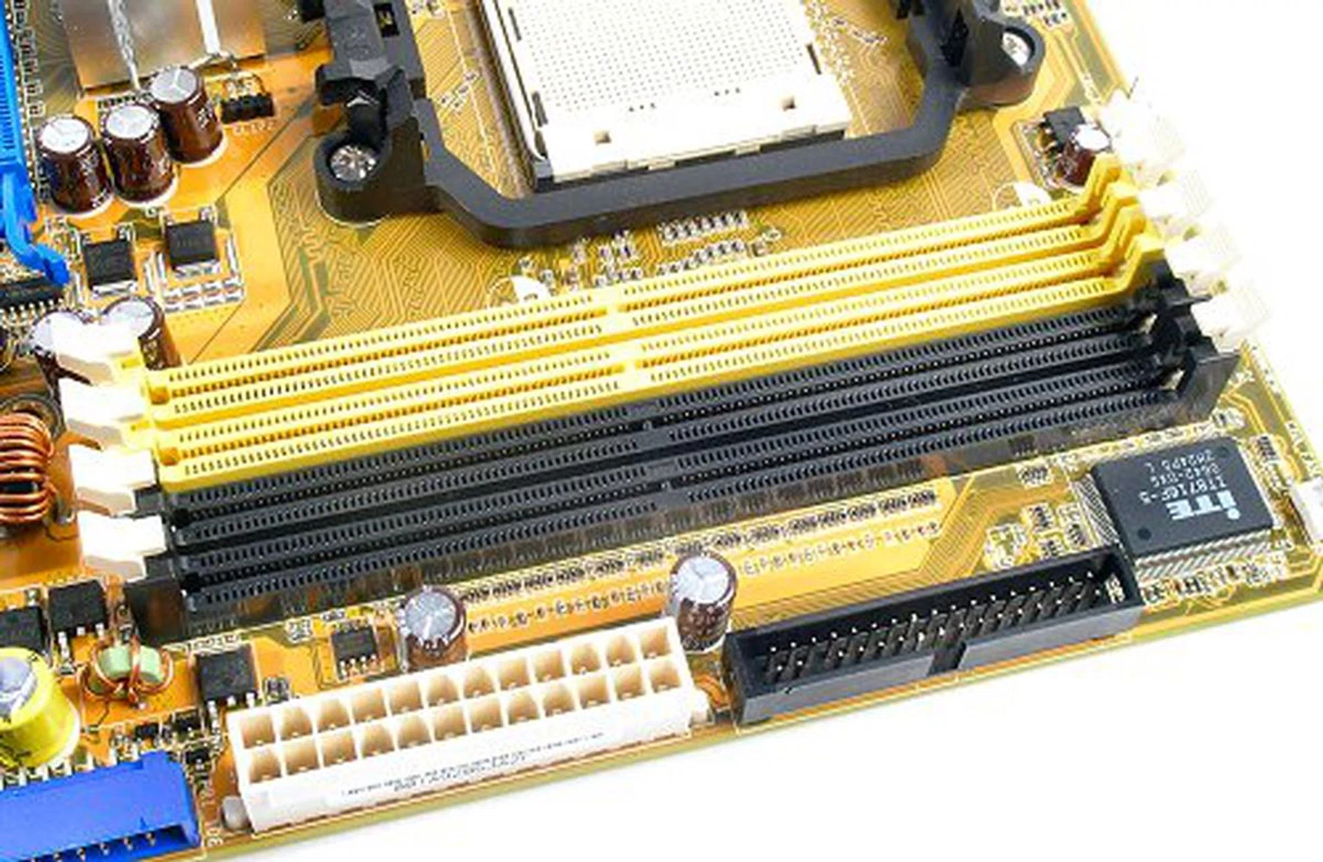 Four DIMM slots to enable full support for 8GB DDR2 memory configurations.