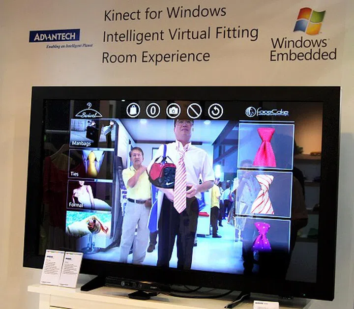 The virtual shopping front of the future - just choose, grab and view how it fits you!