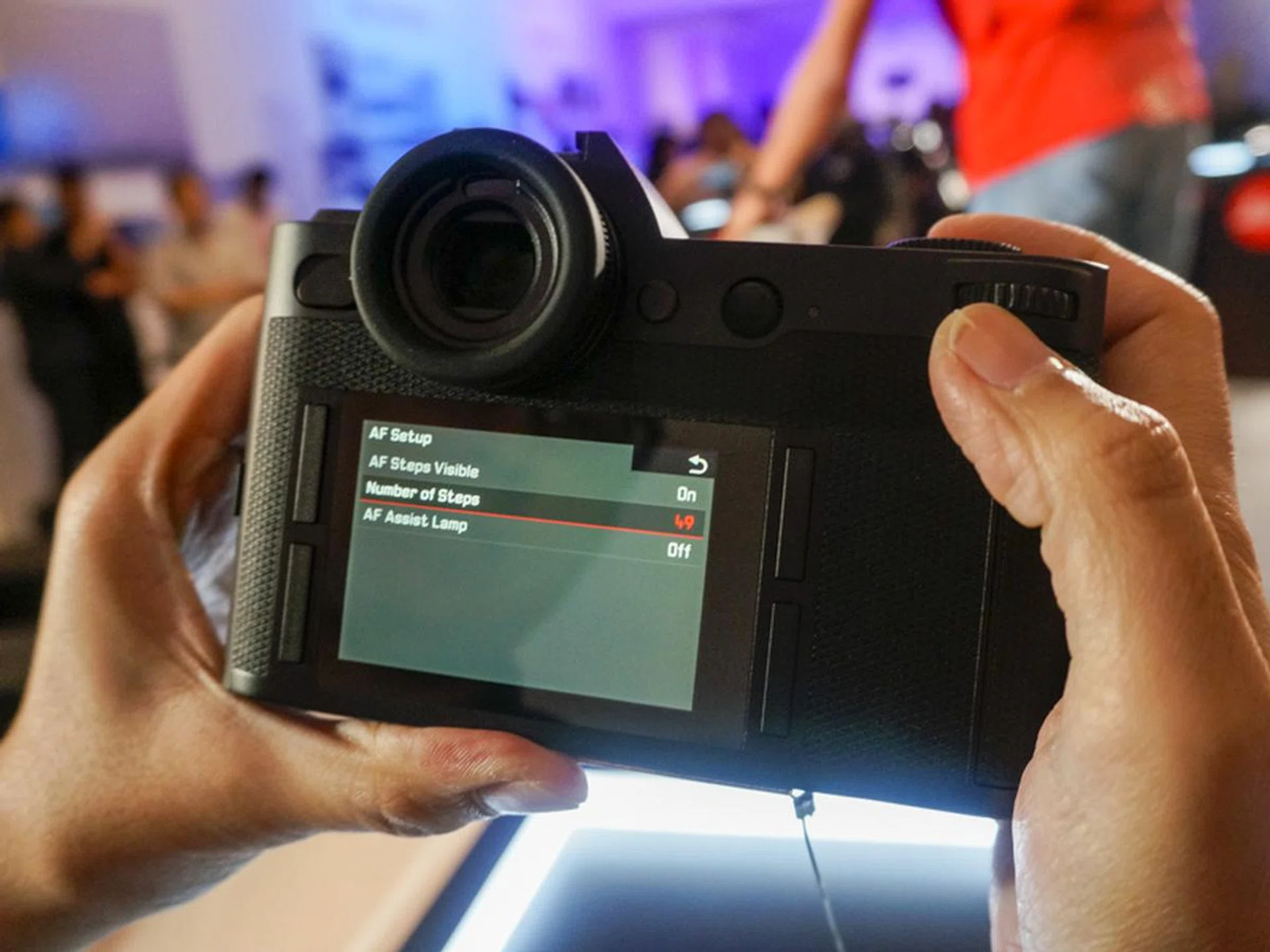 Leica terms its AF points "steps", but you can choose between 37 and 49 in the menus.