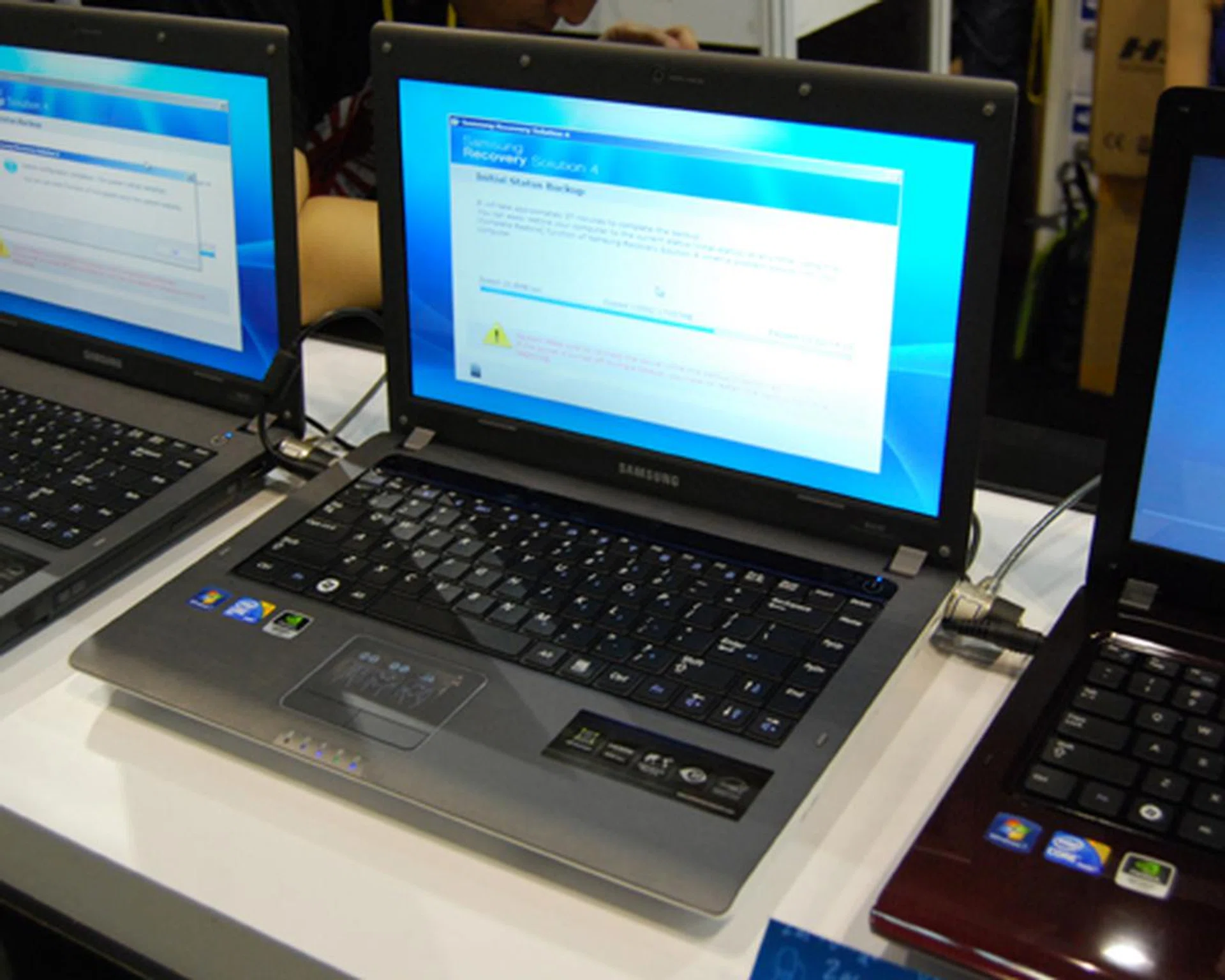 Notebook bargains are also spotted, like the Samsung R430i. Powered by the Intel Core i3-330M processor, the R430i is loaded with Microsoft Windows 7 Home Premium and has a 320GB HDD on top iof its 2GB DDR3 SDRAM. Getting this 14-inch notebook will only set  you back by $899, from its usual pricing of $1,199.