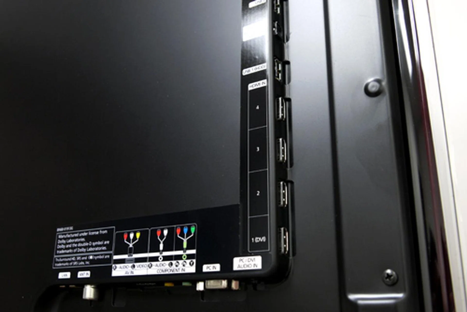 The HDMI ports have been engineered at the side of the TV in order to reduce the gap between panel and wall. The other inputs and outputs are located at the bottom of the TV.