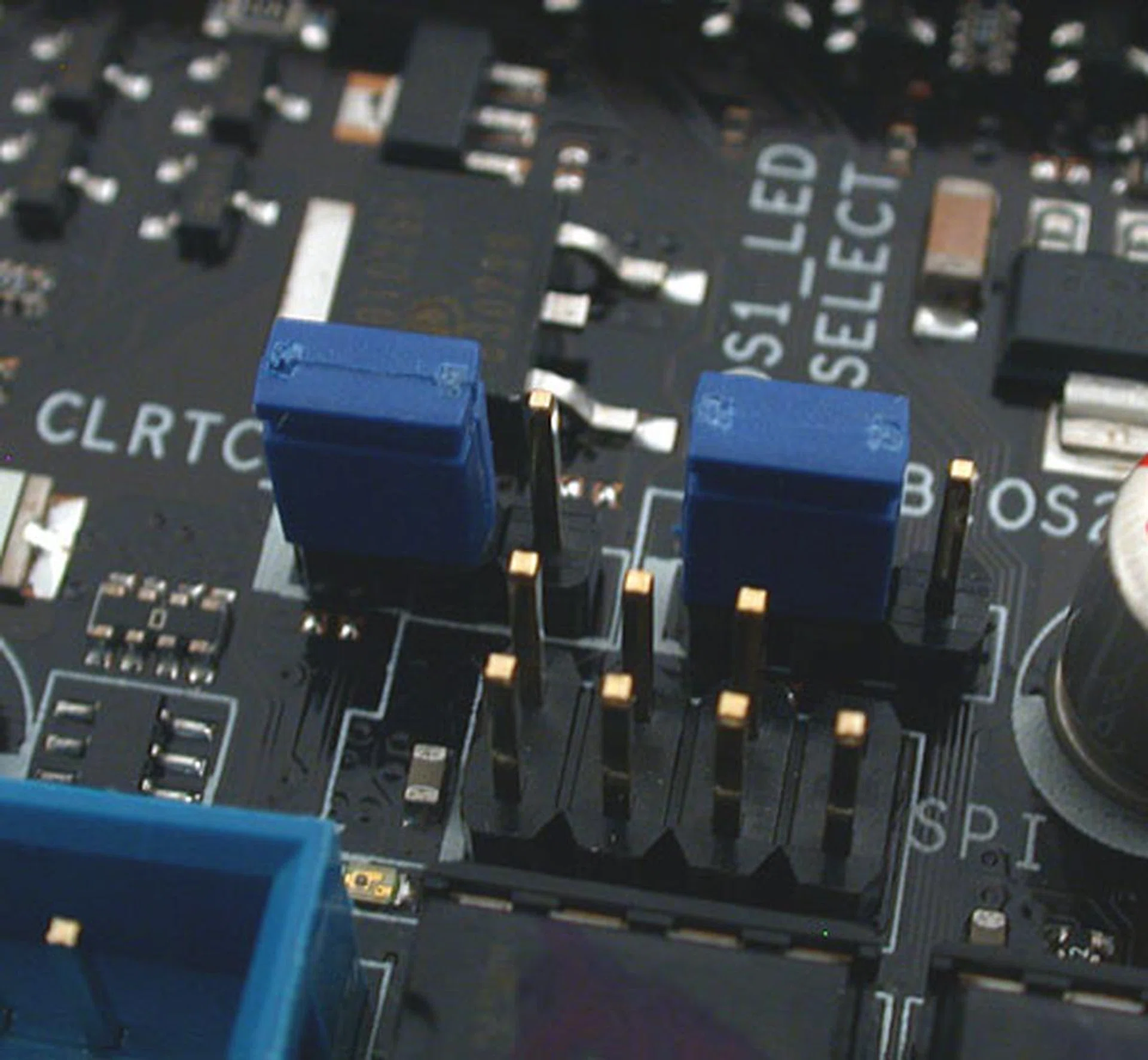 We have talked about accidents occurring with the Clear CMOS buttons found at the rear I/O panels on some motherboard nowadays. With this onboard jumper however, you can now disable or enable this Clear CMOS button. 