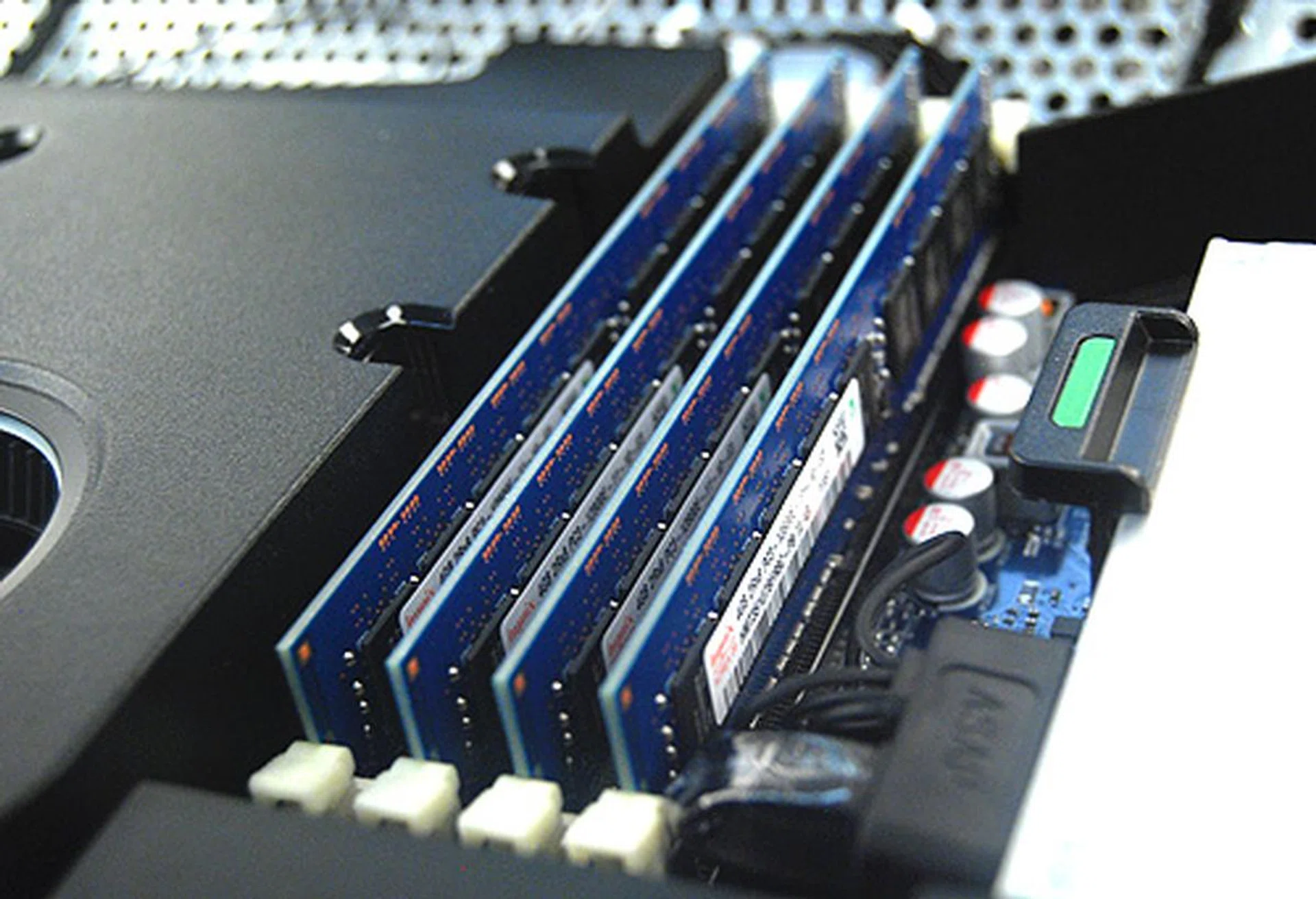 Our Z1 came with four sticks of 4GB ECC memory for a grand total of 16GB of memory.