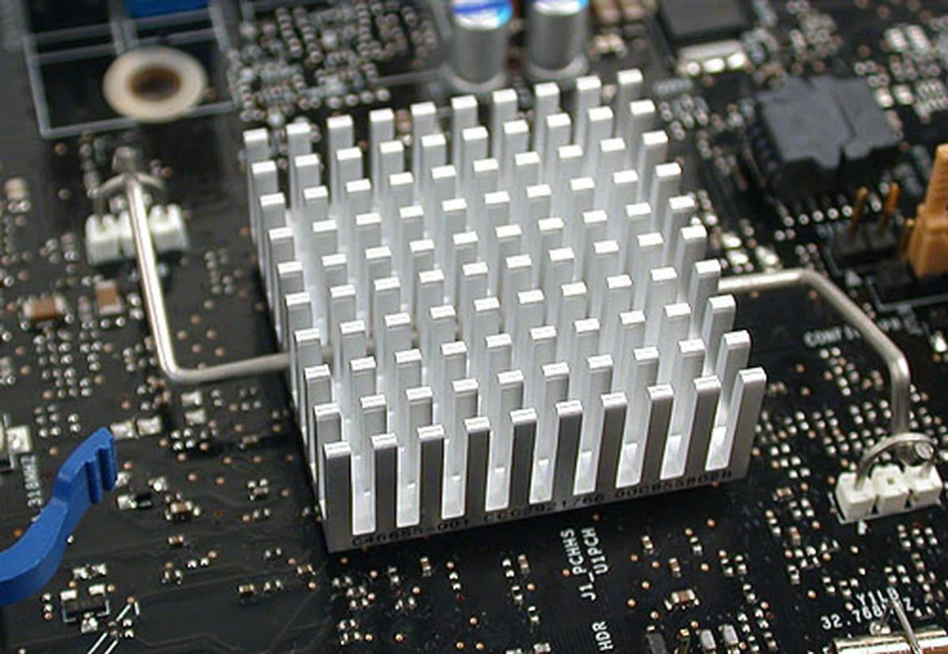 Underneath this small heatsink is the Platform Controller Hub (PCH) that's the heart of the P55 Express chipset and which talks to the processor via DMI.