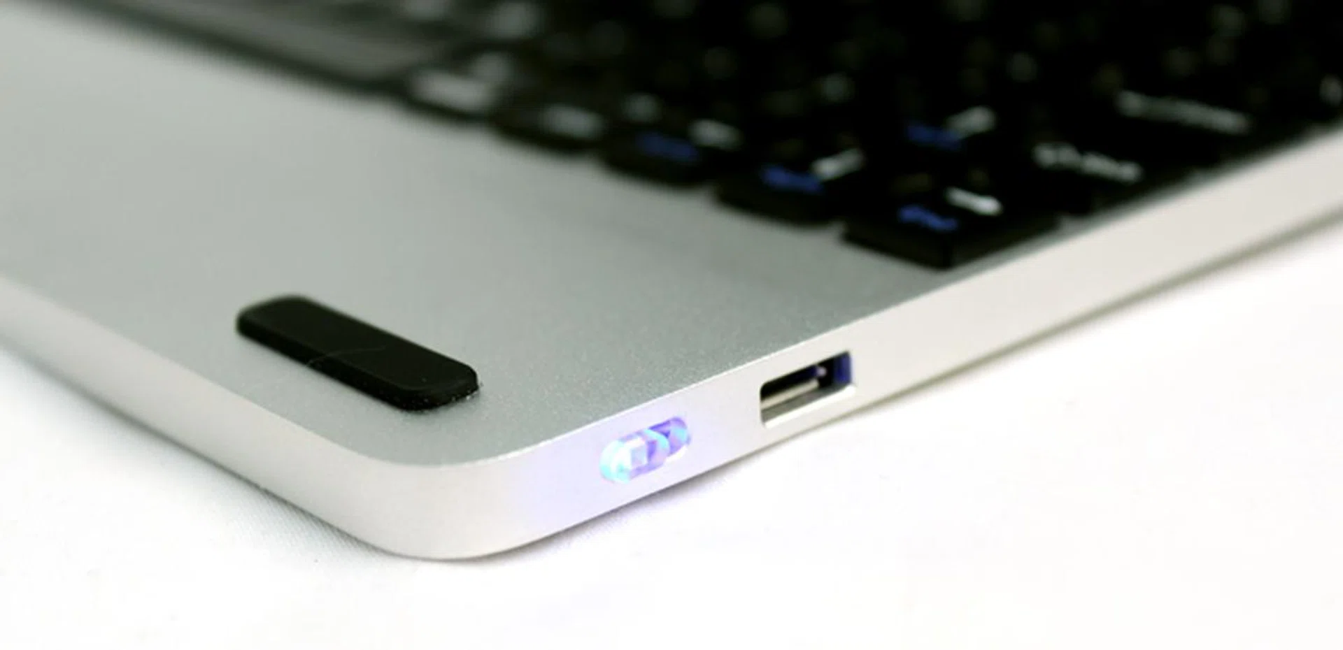 The blue light means the Brydge+ is ready to be paired.