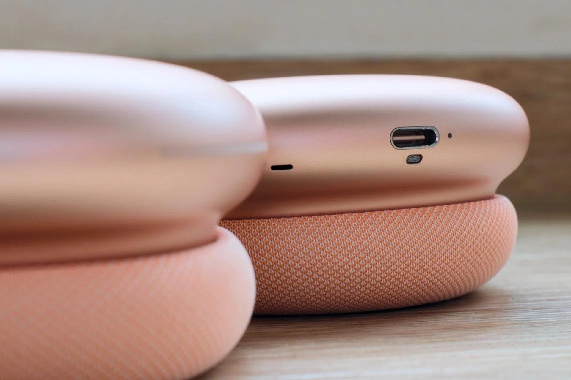 AirPods Max 2 USB-C port