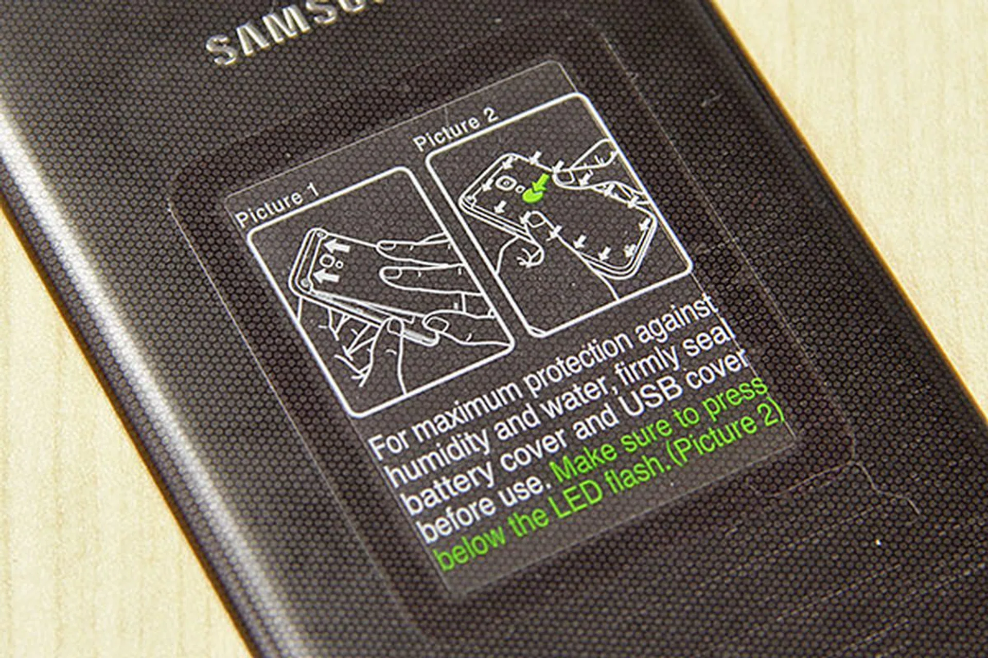 While it's easy to snap back the rear cover, we recommend that you take your time and check that all sides are closed properly. Don't forget to press below the LED flash too.