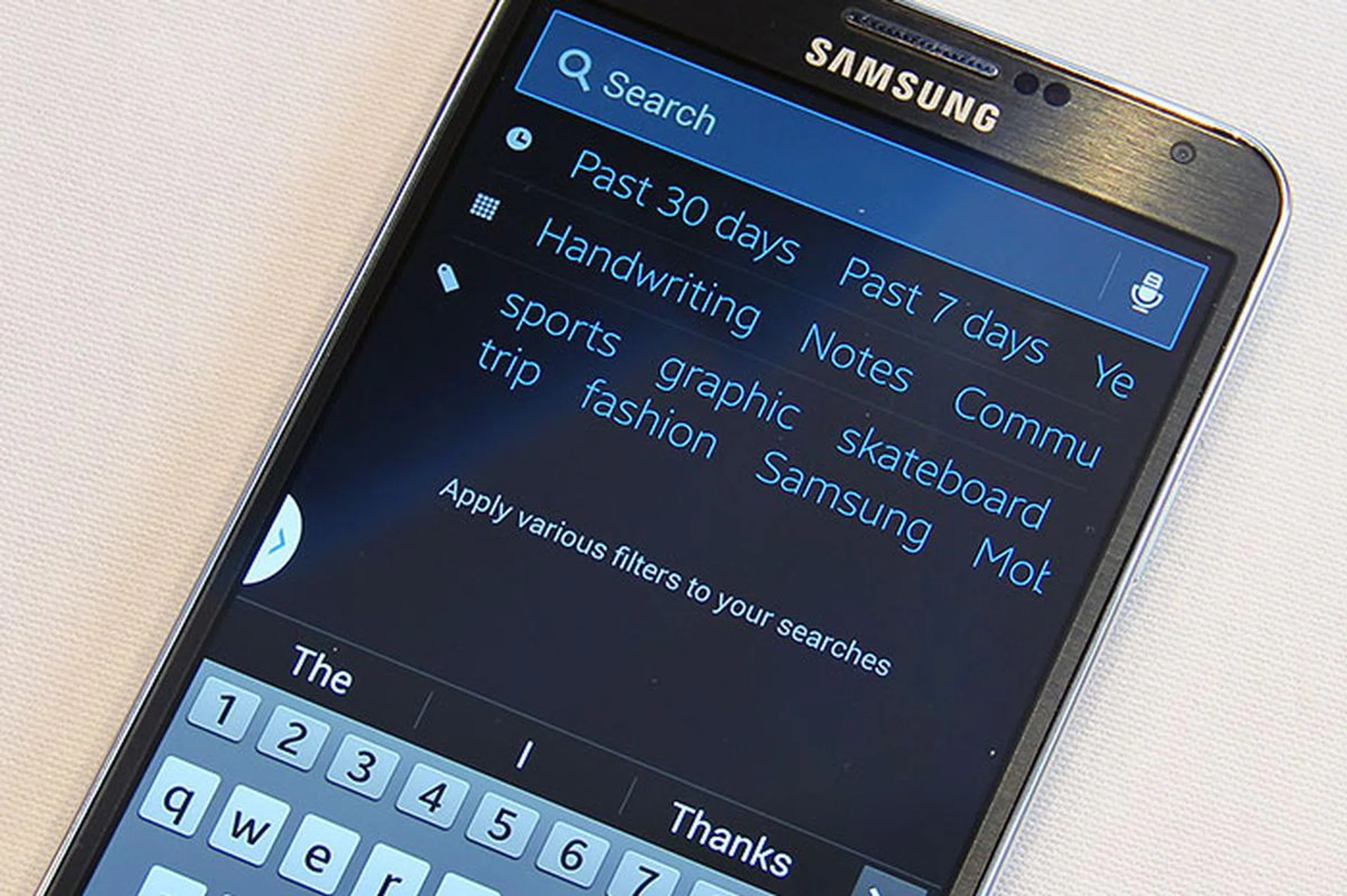 The S-Finder is pretty powerful too, as it's able to search for files and music on the device, including handwritten text and even through metadata. 