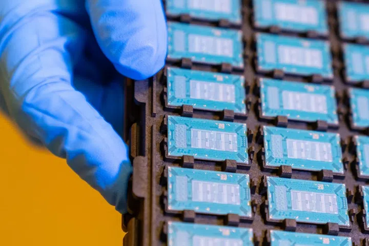 Glass substrate test units at Intel's Assembly and Test Technology Development factories in Chandler, Arizona. (Source: Intel)