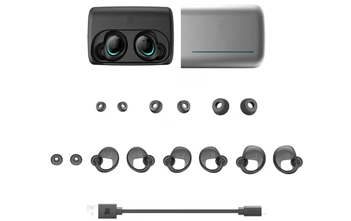 The Dash Pro comes with a full set of accessories.