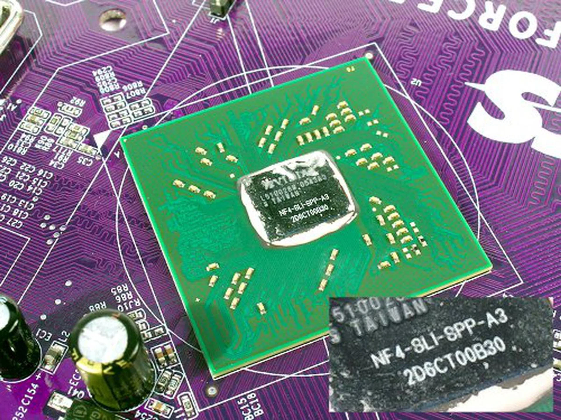 Pop open the SPP cooler and you'll notice the same nForce 4 SLI Intel Edition SPP onboard, also known as the C19XE or C19 rev. A3.