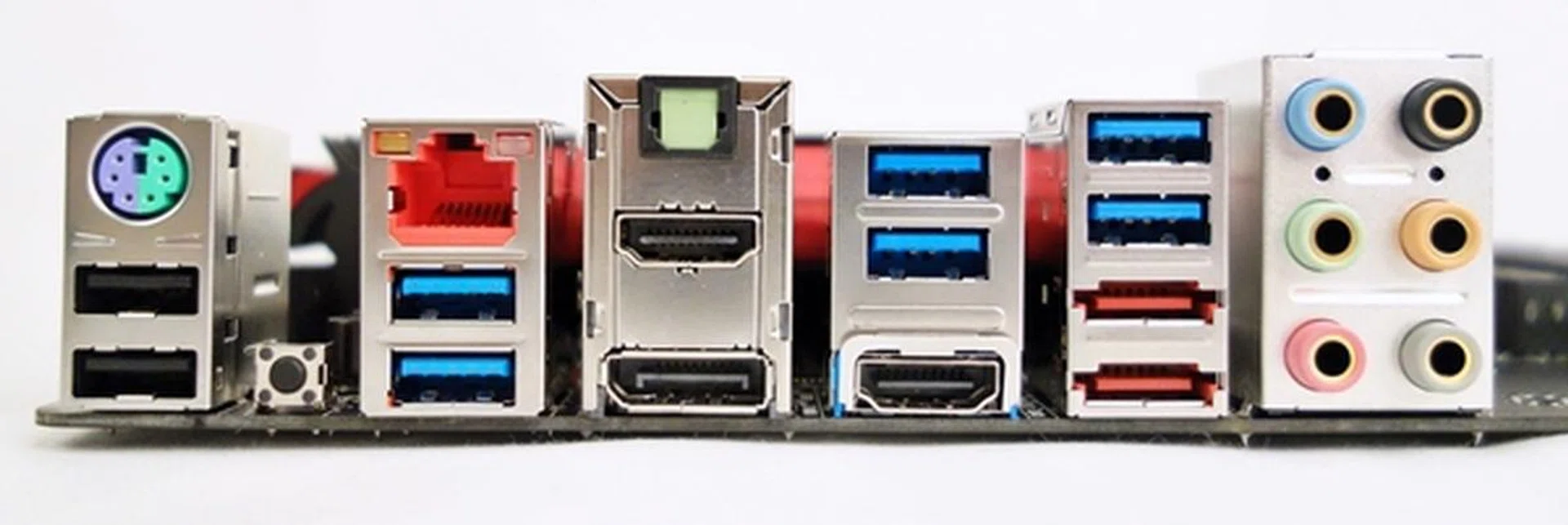 There is certainly no shortage of USB 3.0 ports, and we are surprised to find a pair of eSATA ports. Devices that support eSATA are quite hard to find these days.