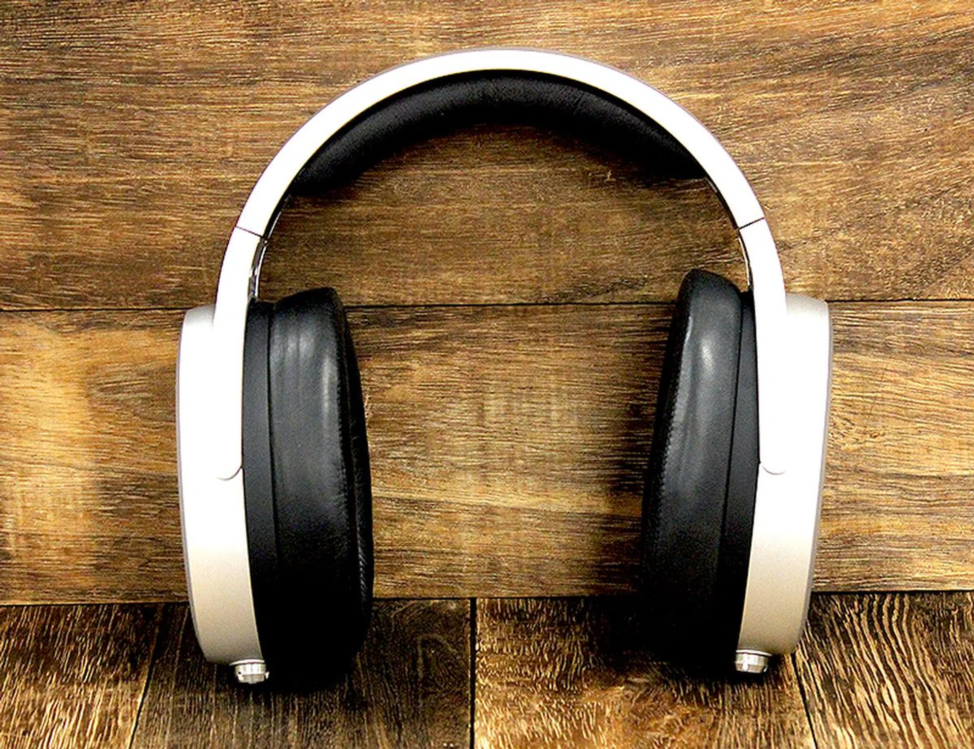 The Sonoma Model One headphones sound good, but could do with improved comfort. The headband is too stiff and clamps too tightly.