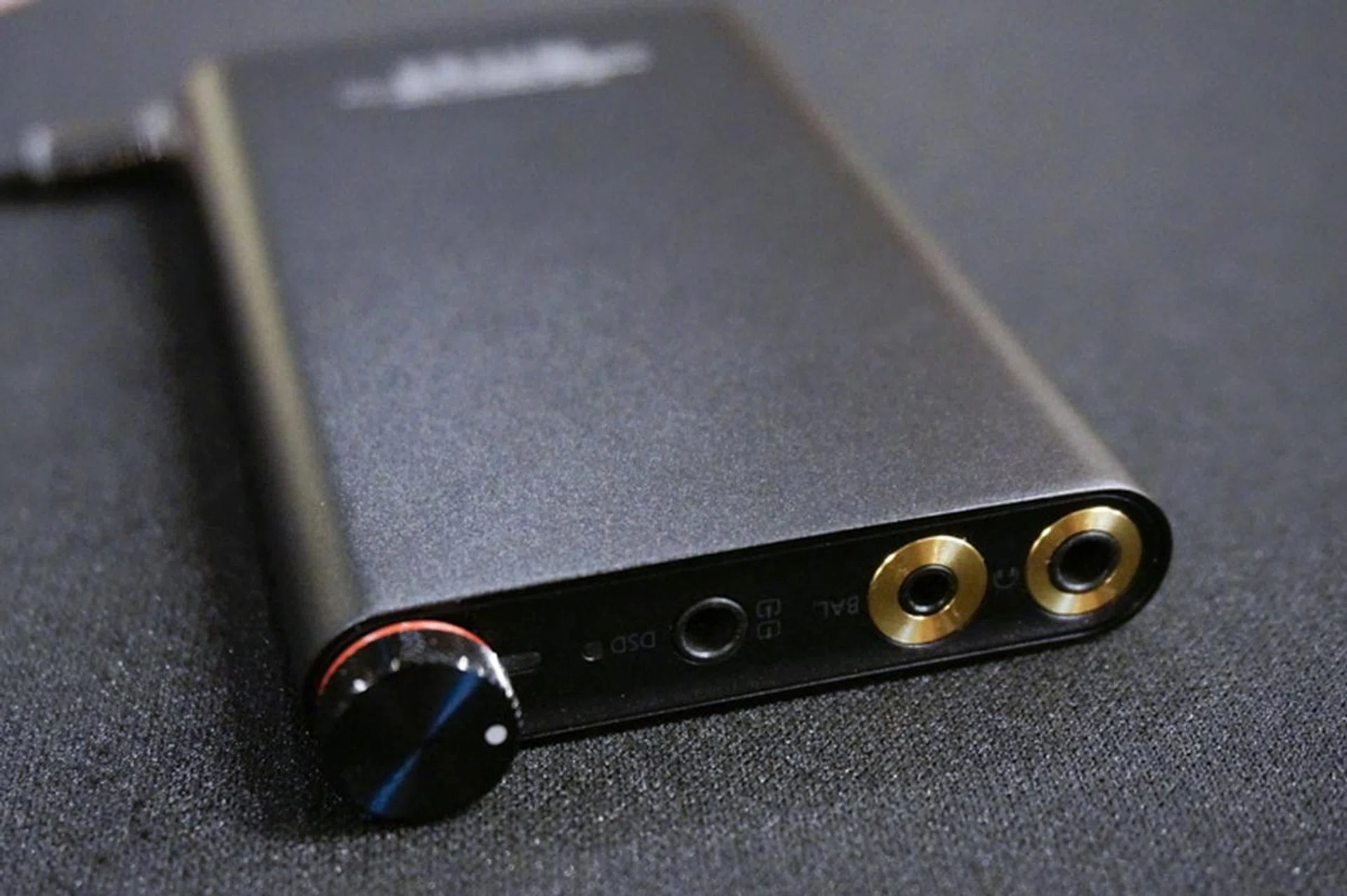 The Q1 Mark II supports both 2.5mm and 3.5mm headphone jacks. 