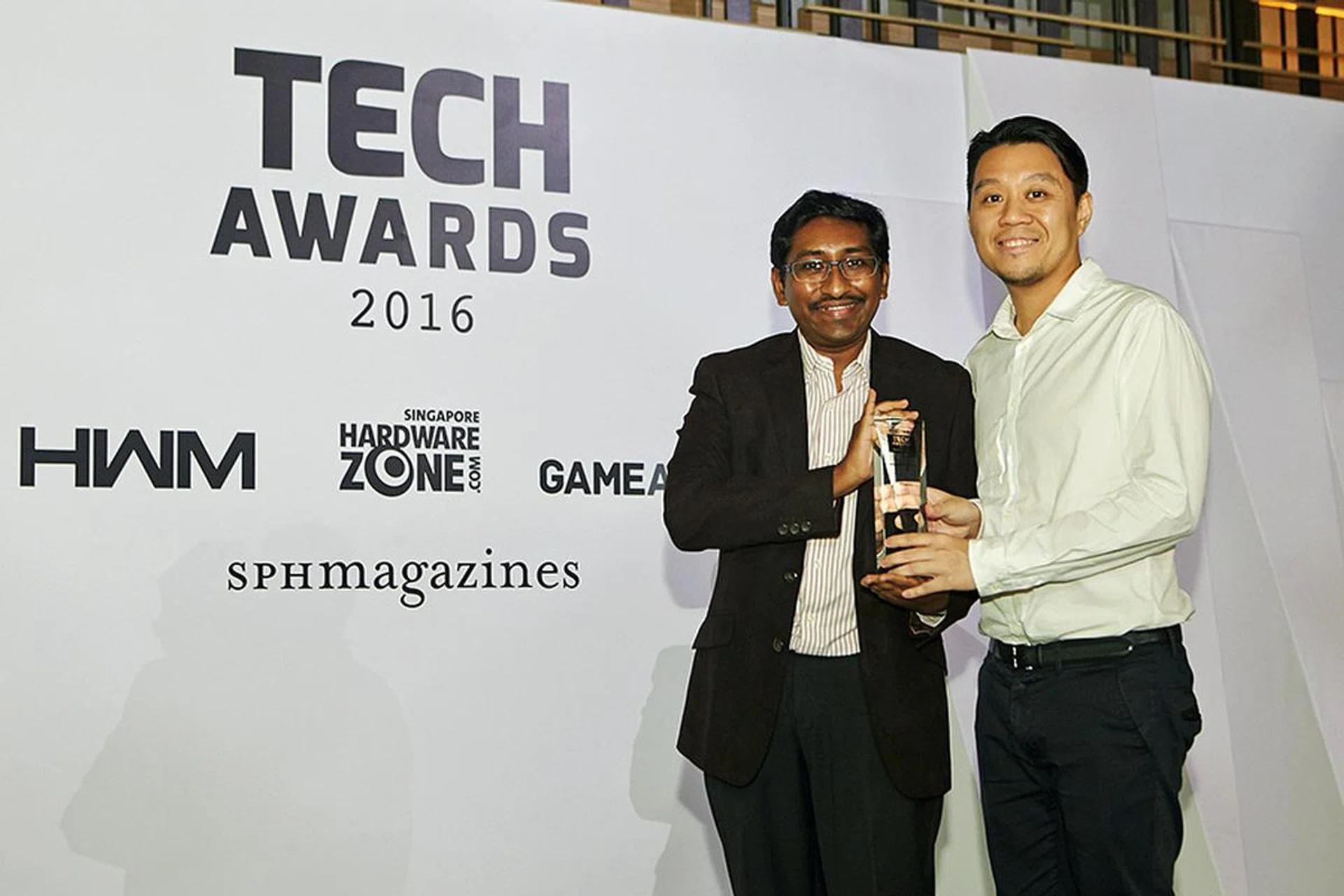 Kingston is once again voted by our readers as their favorite PC memory brand. Mr. Andrew Ng, Senior Product Manager at Convergent Systems, accepts the award on behalf of Kingston.