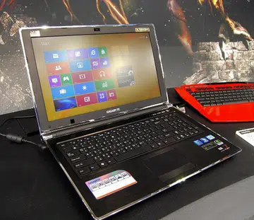 Here's Gigabyte's pseudo multimedia and gaming class notebook, the P2542. We really wish Gigabyte comes up with a better naming scheme for their notebooks.