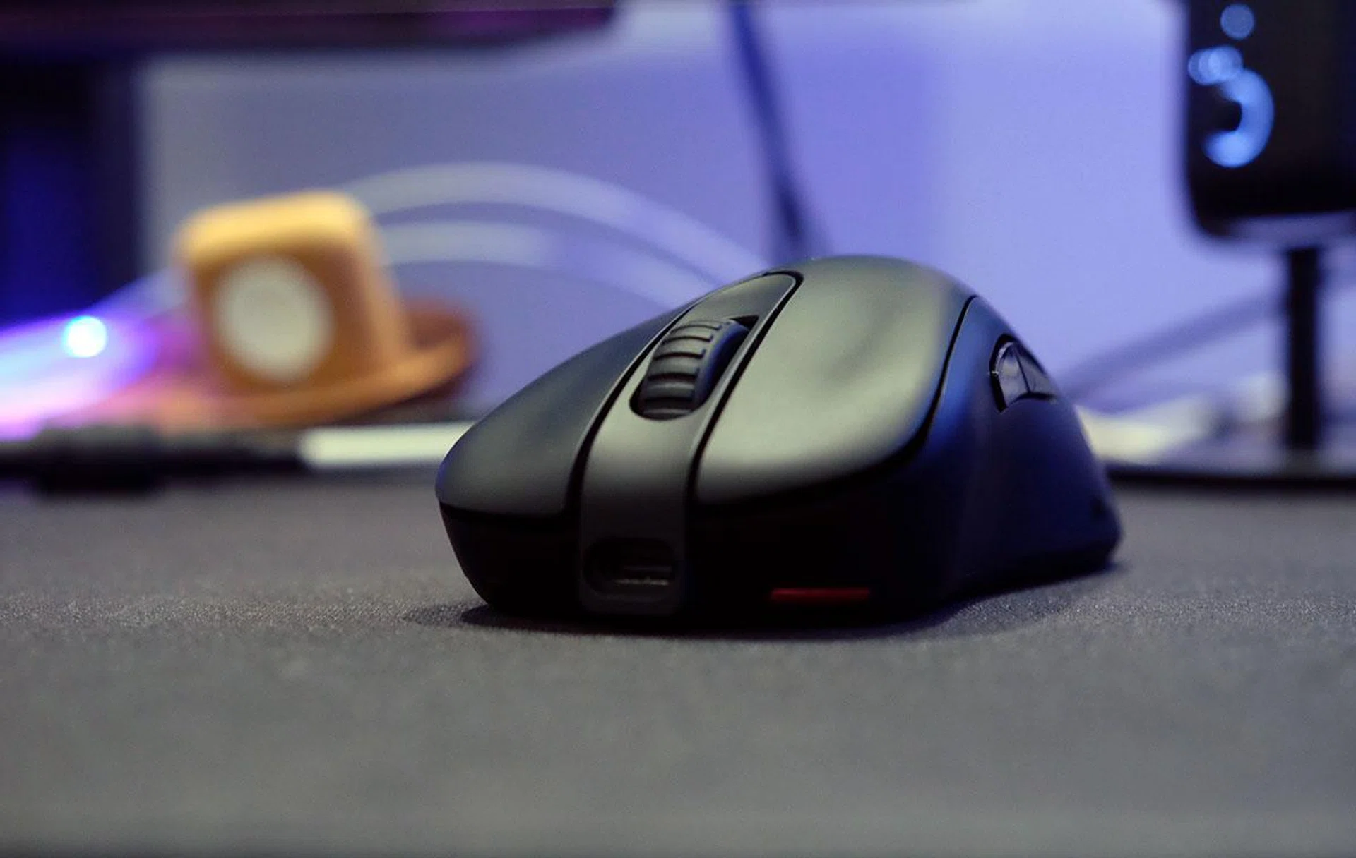 The EC3-CW has a very distinct hump.