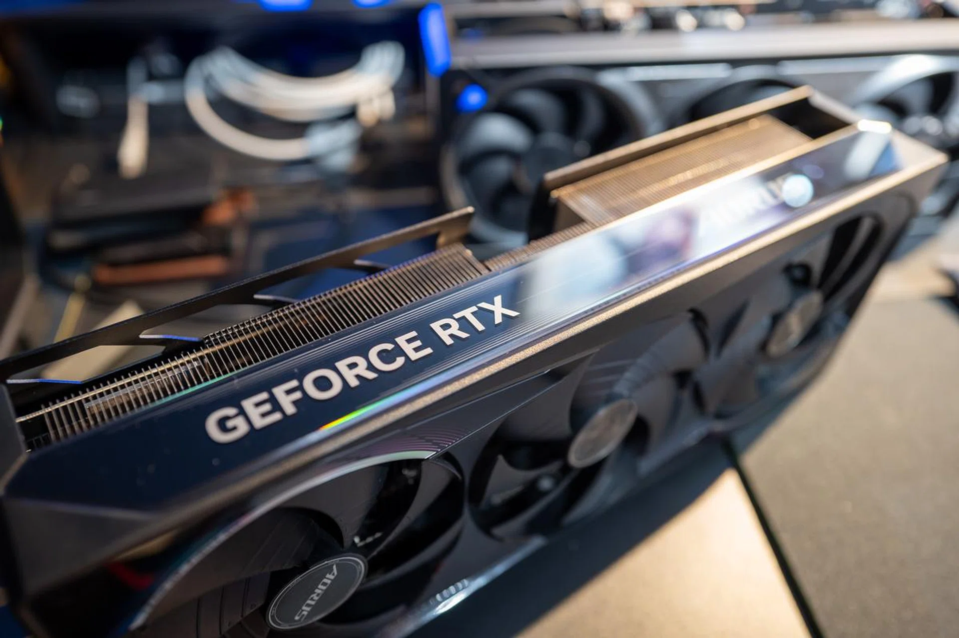 The iridescent flowing line of the trim follows the same design DNA of Gigabyte's flagship motherboards. (Image: HWZ)