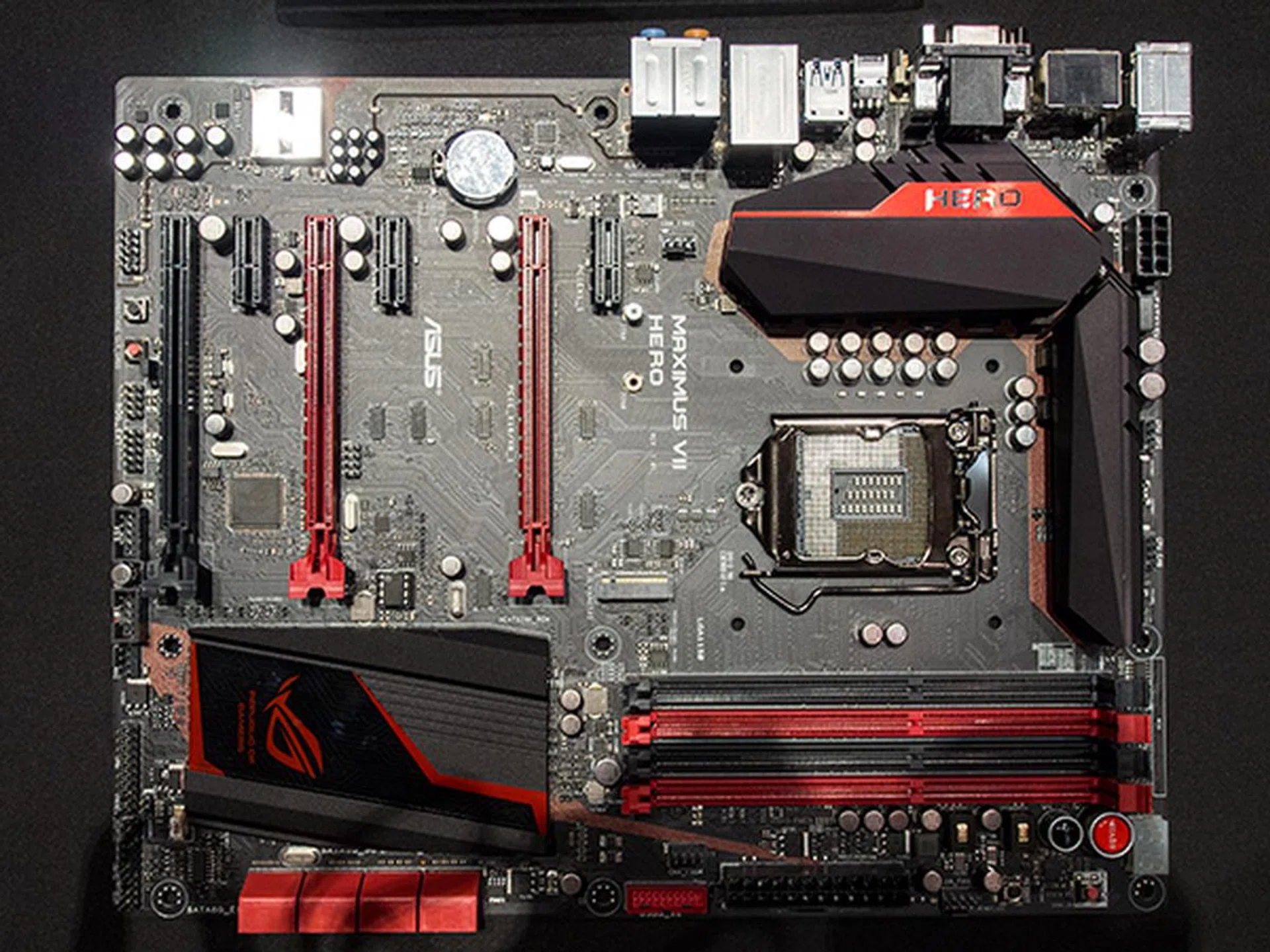 The Maximus VII Hero comes with three PCIe graphics slots, one PCIe x4 slot and three PCIe x1 slots. There are a total of eight SATA ports, six USB 3.0 ports and seven USB 2.0 ports. It doesn't come with any SATA Express ports but will feature the new M.2 storage interface.