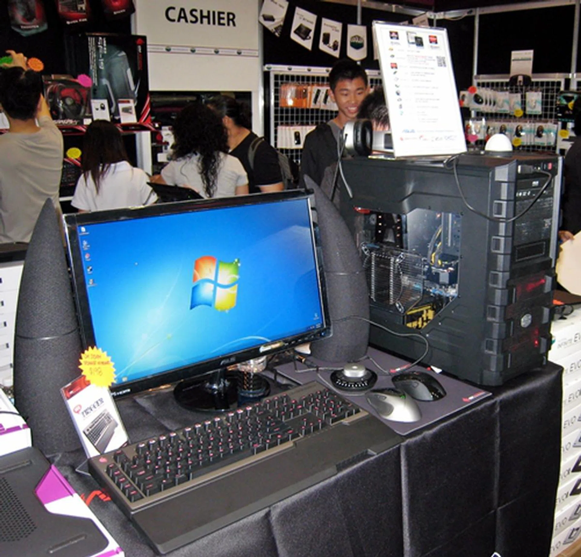 The PC that houses the ASUS Z77 motherboard. In case if you are wondering, the CPU powering the system is NOT the 3rd-generation Intel Ivy Bridge CPU. This showcase PC is located at Ban Leong Technologies, Level 6, Booth 6753