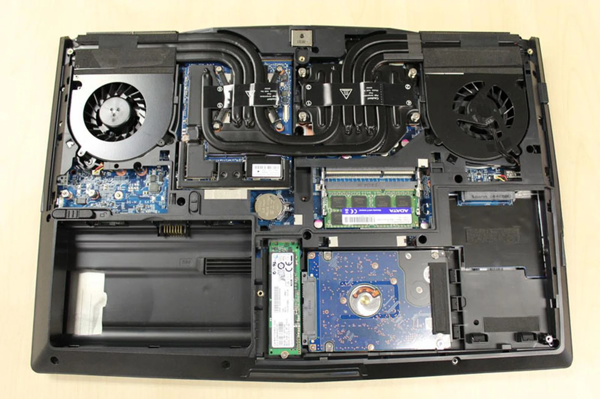 Here's what the W-15 innards look like. You can see how sizeable the fans are, nearly taking a third of the chassis.