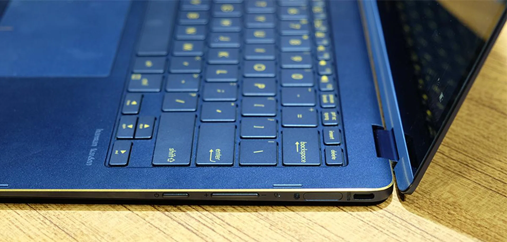 ASUS ZenBook Flip S
